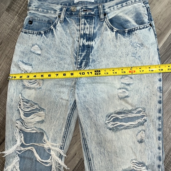 Distressed Jeans - Picture 7 of 9
